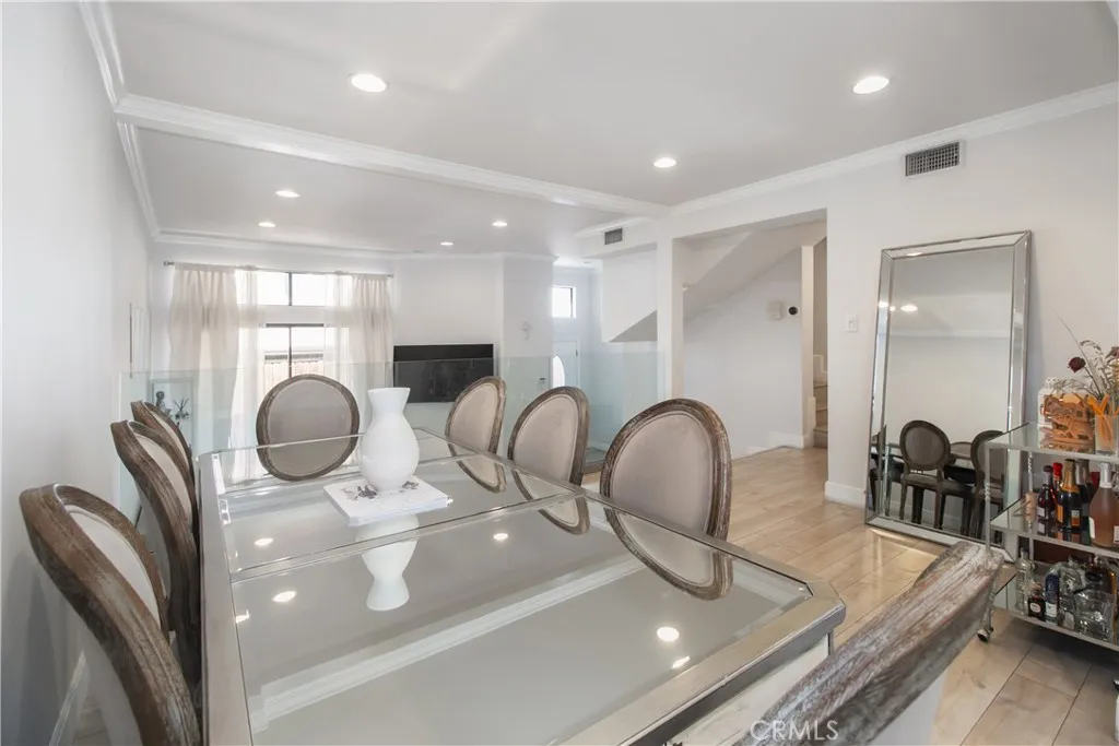 13632 Valerio Street 2, Van Nuys, California 91405 home-pic-6